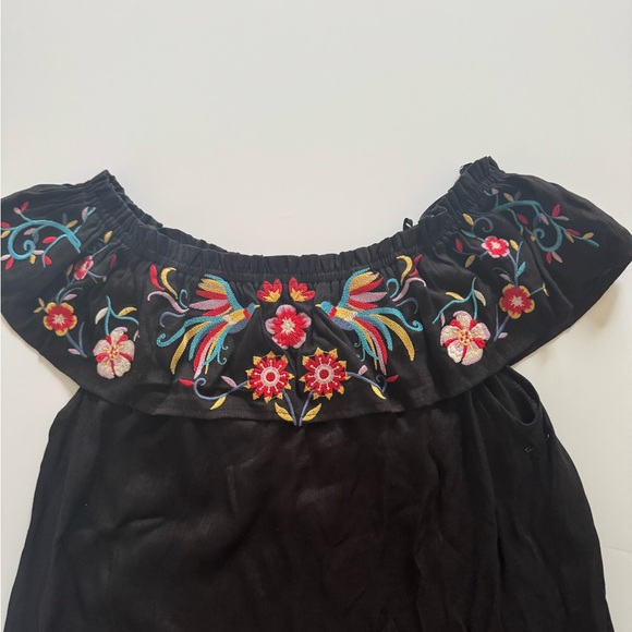 Black Off-Shoulder Top with Floral Embroidery - Picture 4 of 7